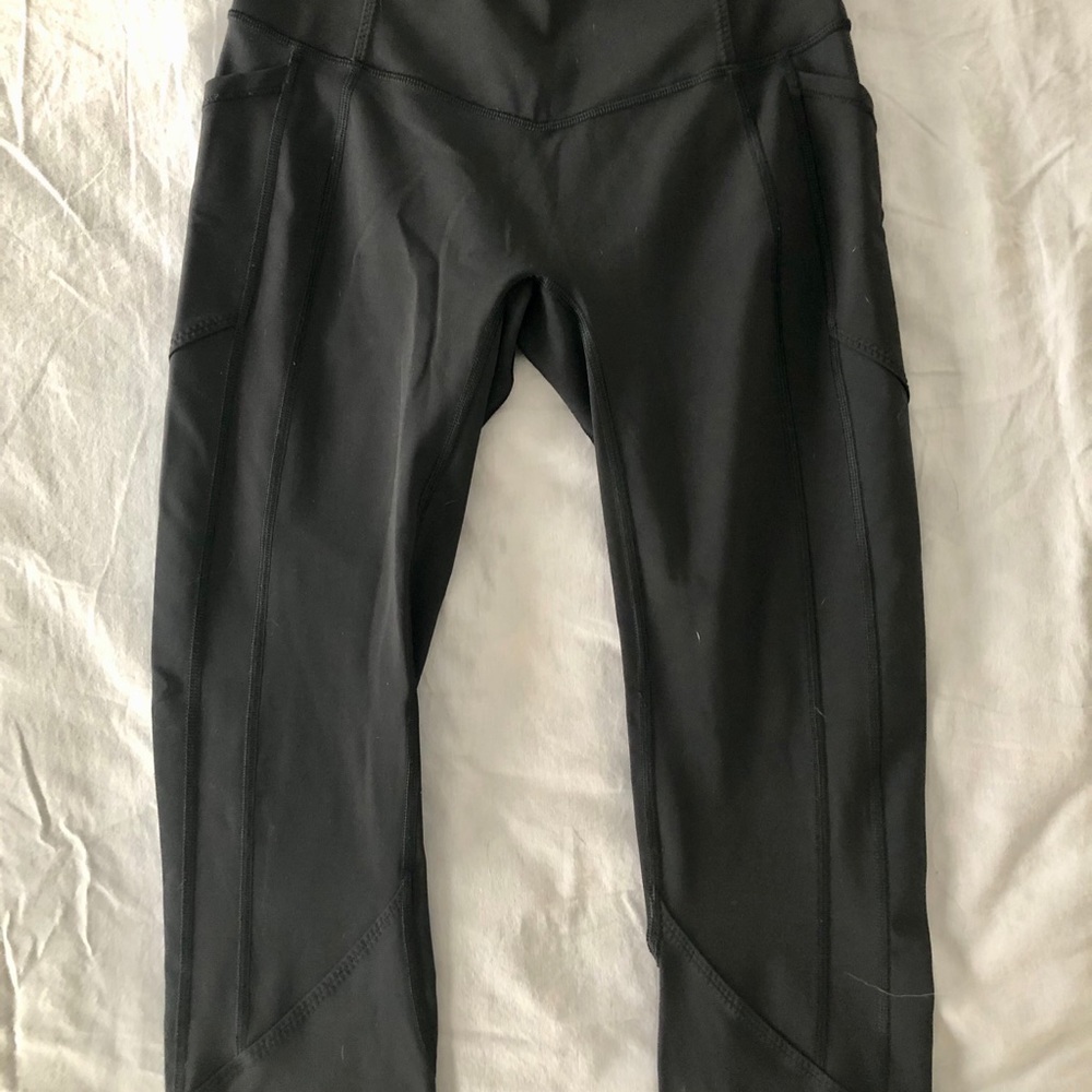 Lululemon 7/8 leggings with side pockets sz small